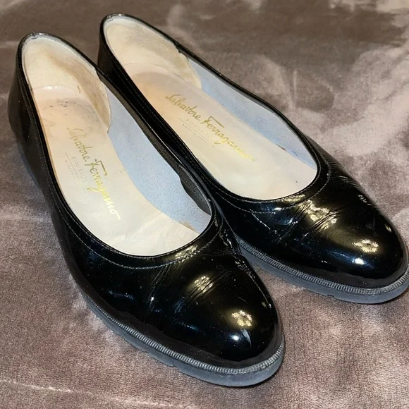 SALVATORE FERRAGAMO Black Patent Slip On Minimalist Loafer - sz 7.5 - Picture 2 of 10